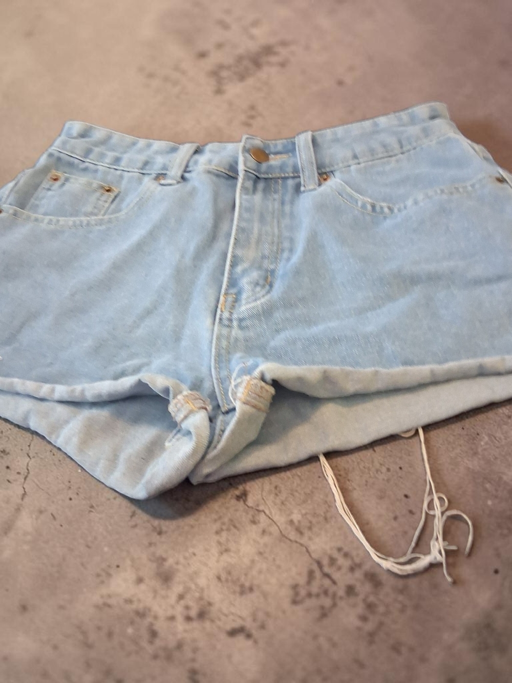 high-waisted frayed jean shorts vintage light-wash denim finish Womens Size 0
